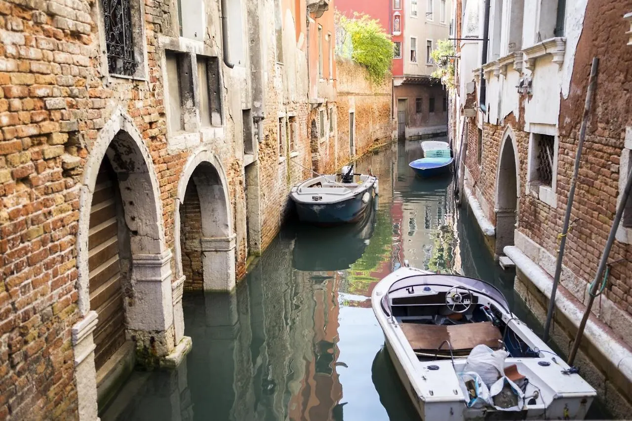 Rialto Corte Dei Sansoni Canal View By Wonderful Italy Venice